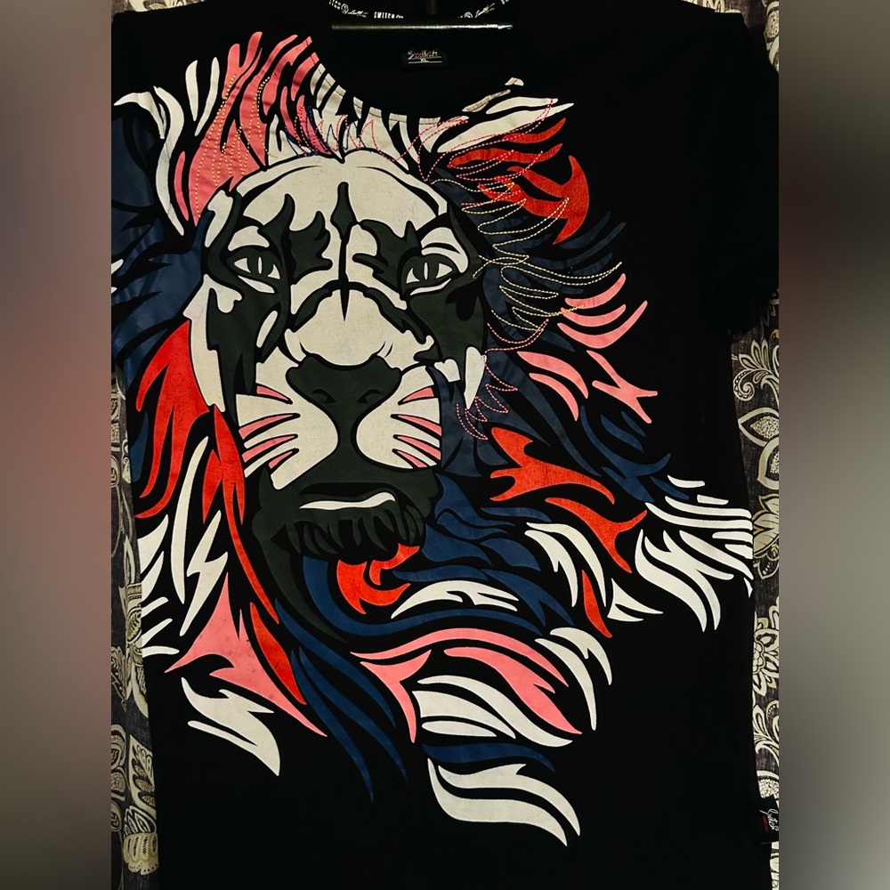 SWITCH REMARKABLE Graphic Lion T-Shirt - Picture 2 of 2